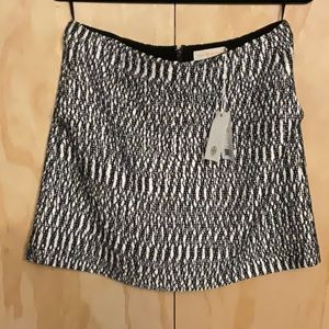 Tory Burch mini skirt size 4 color black and white